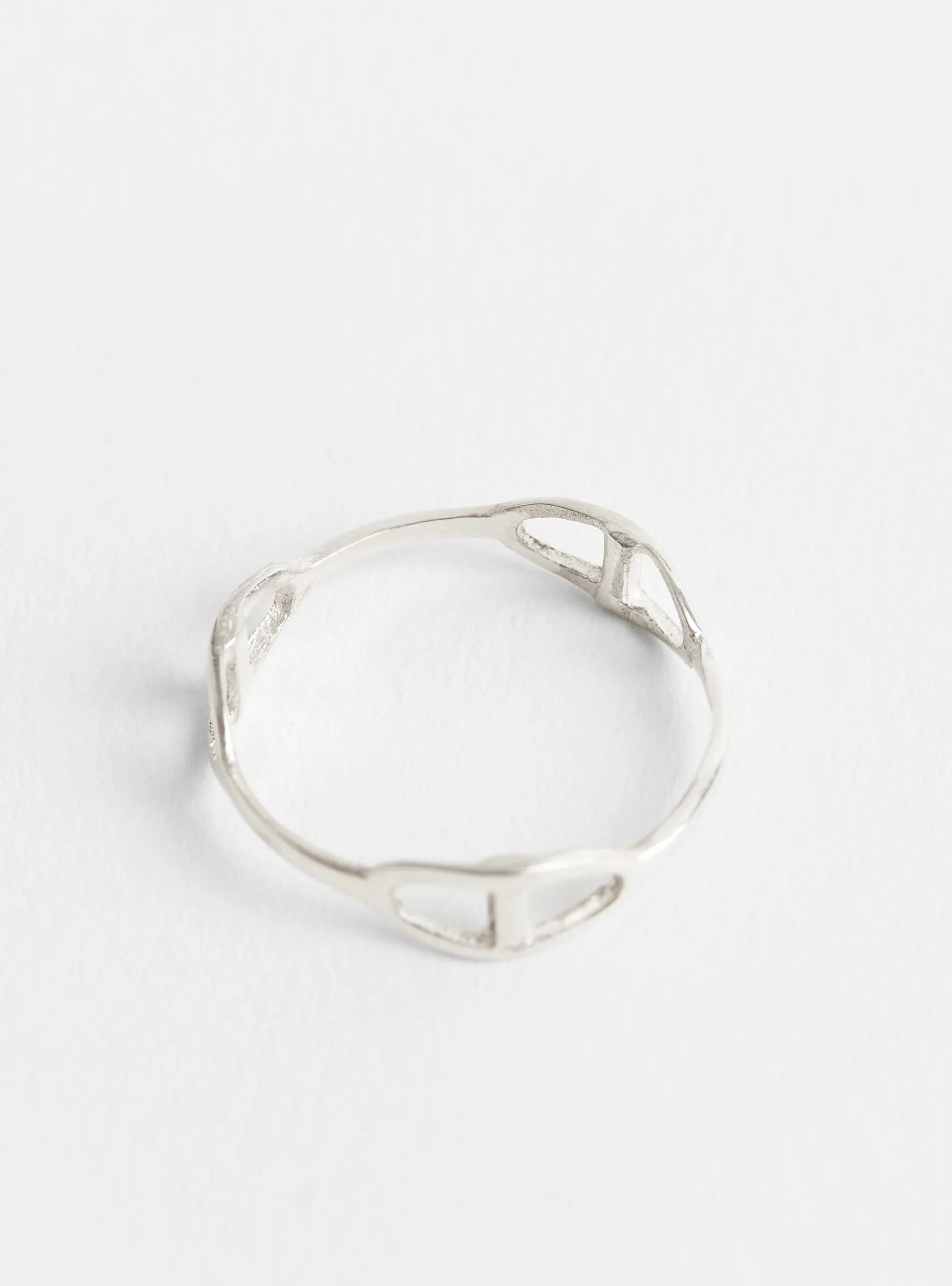 Fine Links Ring Silver