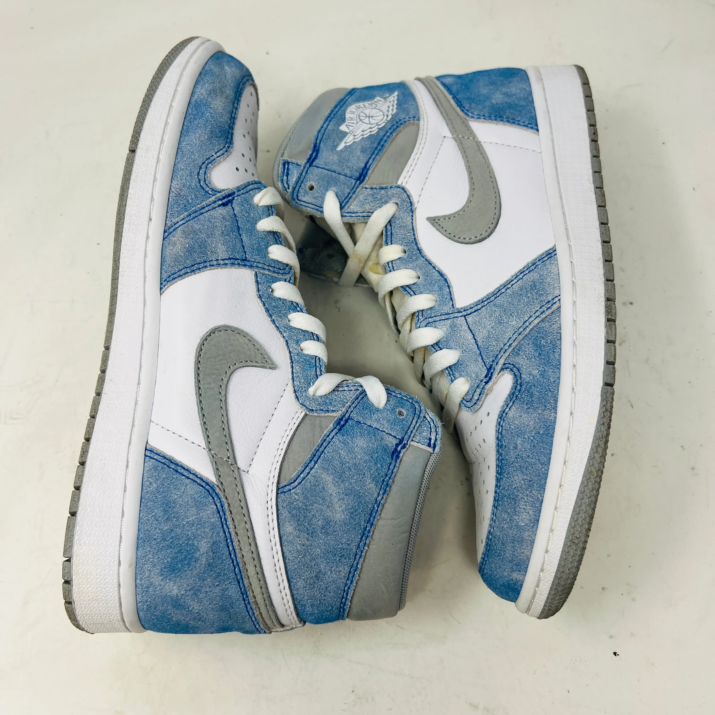 Jordan 1 Retro High Hyper Royal Smoke Grey