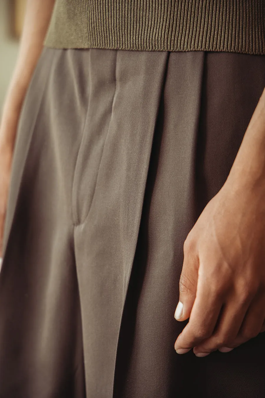 Light Wool Max Gabardine Shorts - Dark Brown