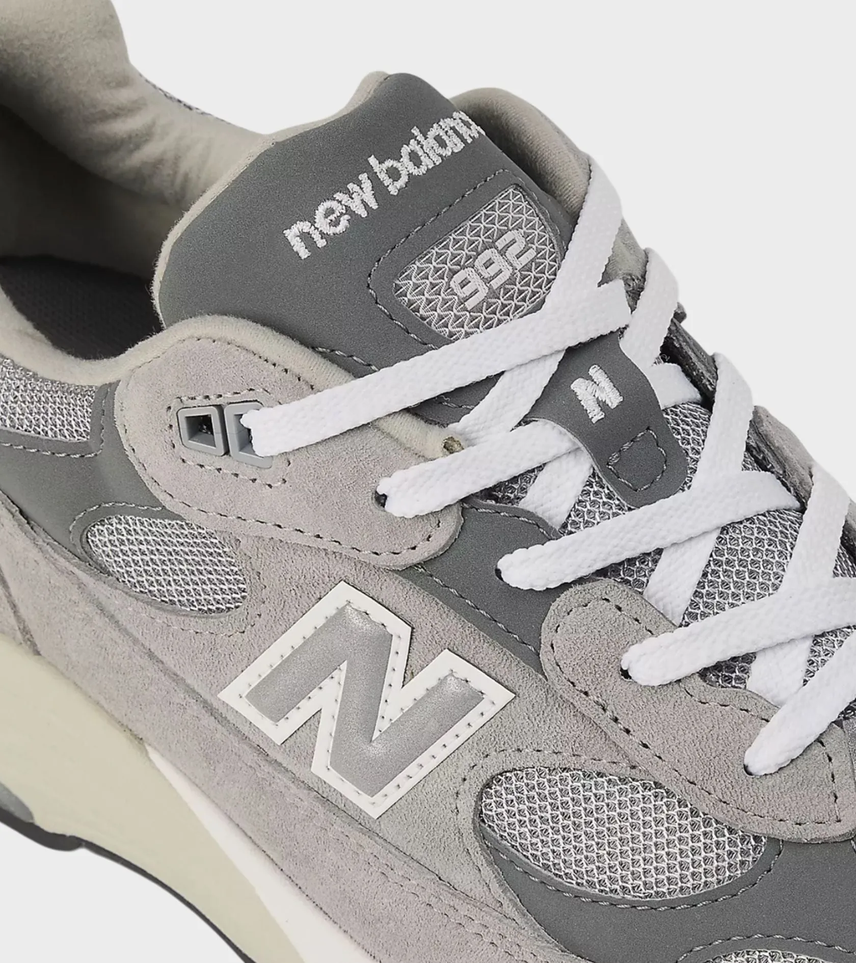U992GY Grey